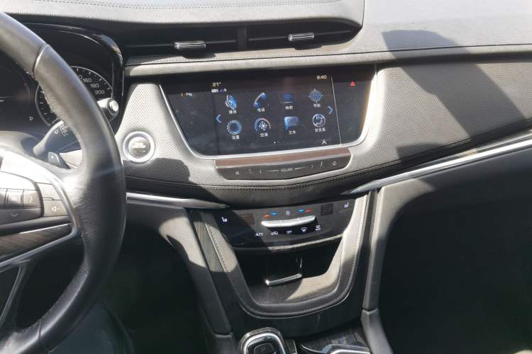 Used Cadillac XT5 2018 28T Four-Wheel Drive Luxury Model Audio And AC Panel