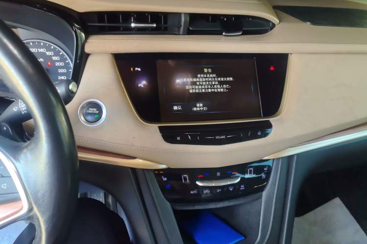 Used Cadillac XT5 2018 28E 4x4 Platinum Edition Audio And AC Panel