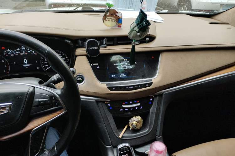 Used Cadillac XT5 2018 28E 4x4 Platinum Edition Audio And AC Panel