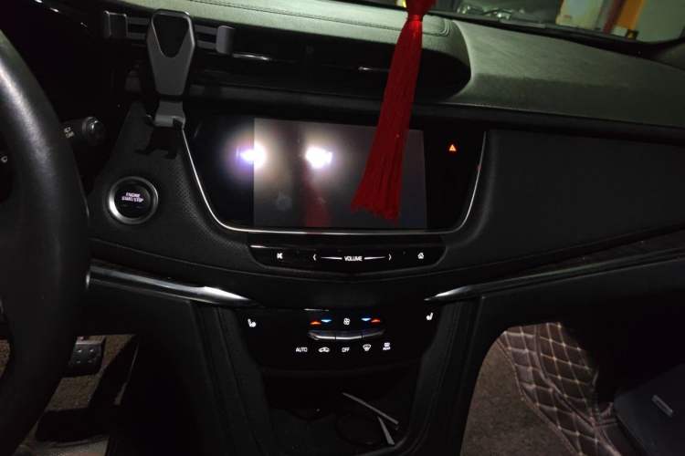 Used Cadillac XT5 2018 28E Four-Wheel Drive Tech Version Audio And AC Panel