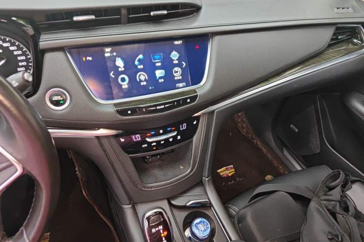 Used Cadillac XT5 2018 28T Four-Wheel Drive Luxury Model Audio And AC Panel