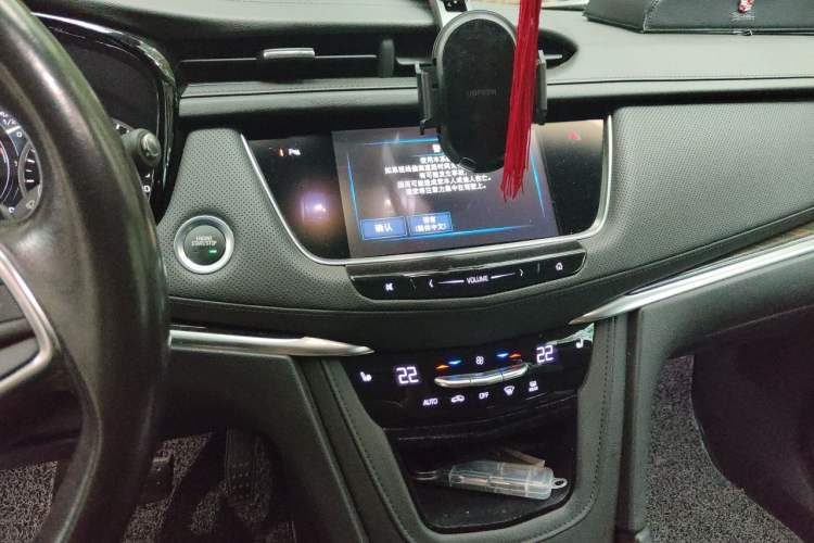Used Cadillac XT5 2018 25T Luxury Model Audio And AC Panel