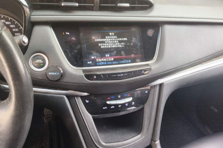 Used Cadillac XT5 2018 25T Luxury Model Audio And AC Panel