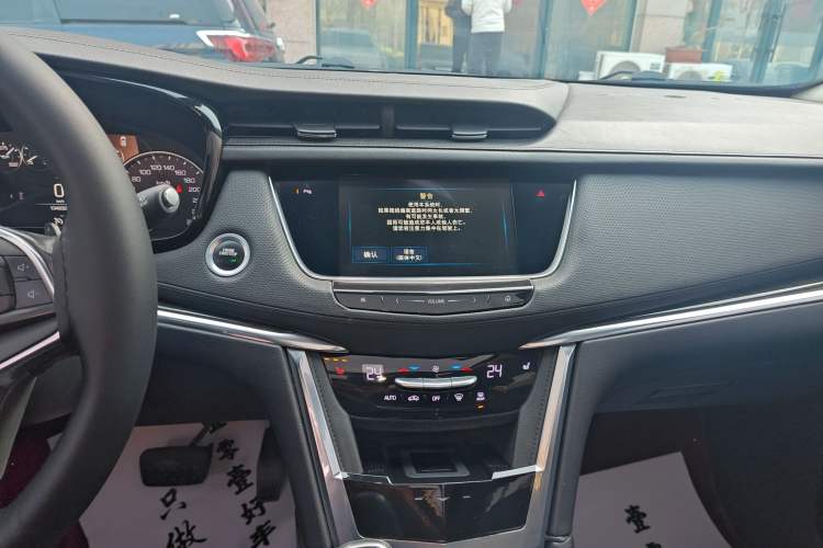 Used Cadillac XT5 2018 25T Luxury Model Audio And AC Panel