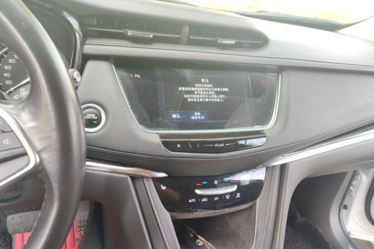 Used Cadillac XT5 2018 28T Four-Wheel Drive Luxury Model Audio And AC Panel