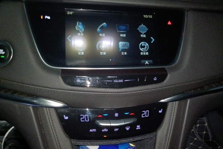Used Cadillac XT5 2018 25T Luxury Model Audio And AC Panel
