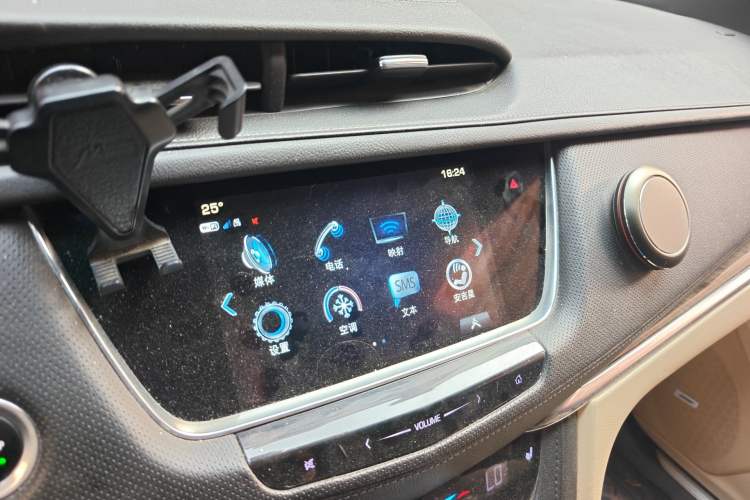 Used Cadillac XT5 2018 25T Luxury Model Audio And AC Panel