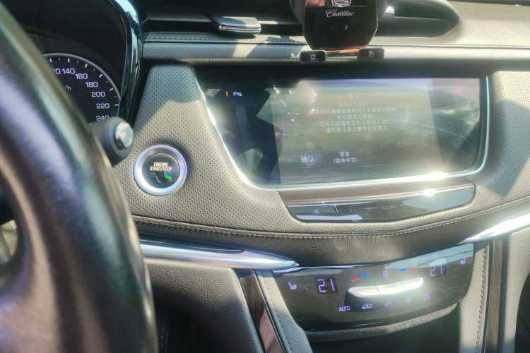 Used Cadillac XT5 2018 25T Luxury Model Audio And AC Panel