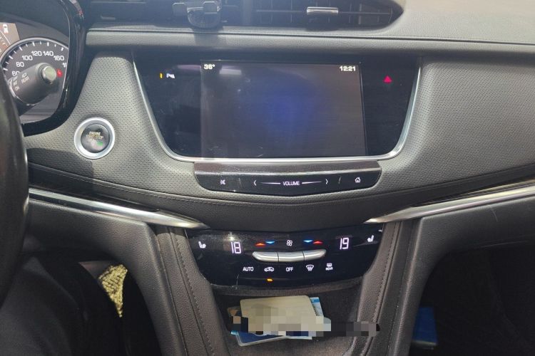 Used Cadillac XT5 2018 28T Four-Wheel Drive Luxury Model Audio And AC Panel