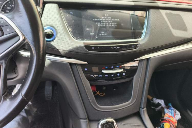 Used Cadillac XT5 2018 25T Luxury Model Audio And AC Panel