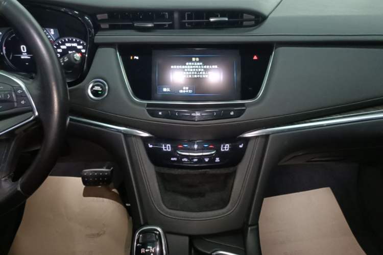 Used Cadillac XT5 2018 25T Luxury Model Audio And AC Panel