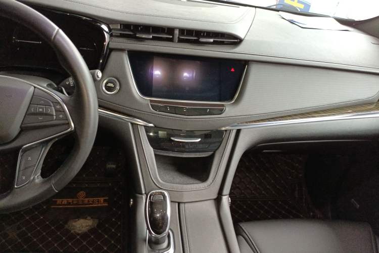 Used Cadillac XT5 2018 25T Tech Model Audio And AC Panel
