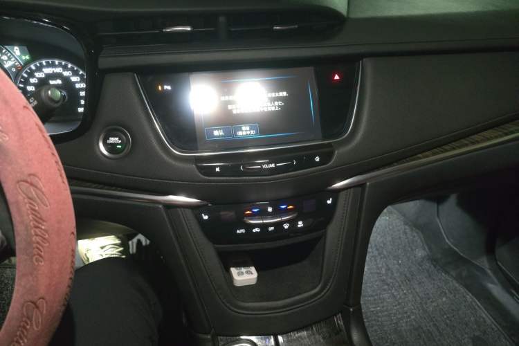 Used Cadillac XT5 2018 25T Luxury Model Audio And AC Panel