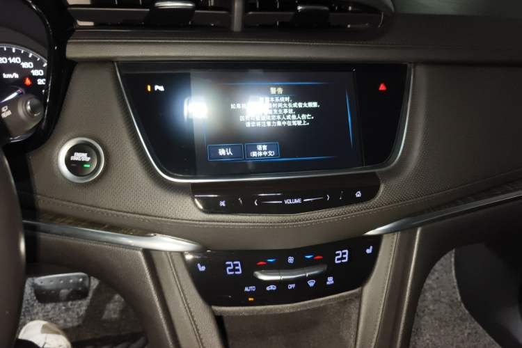 Used Cadillac XT5 2018 25T Luxury Model Audio And AC Panel