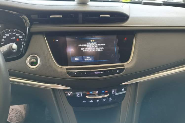 Used Cadillac XT5 2018 28T Four-Wheel Drive Luxury Model Audio And AC Panel
