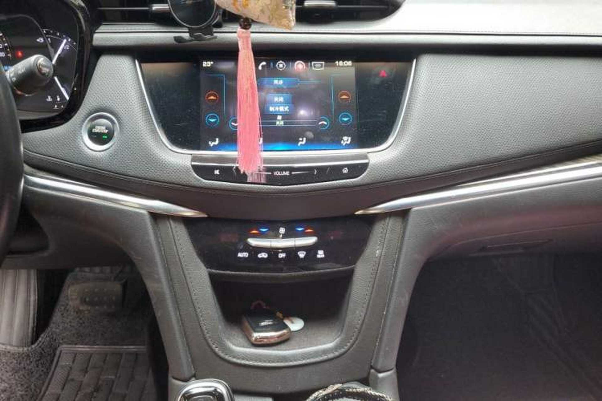 Used Cadillac XT5 2018 25T Tech Model Audio And AC Panel