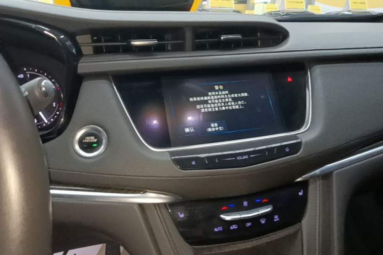 Used Cadillac XT5 2018 28E Four-Wheel Drive Tech Version Audio And AC Panel