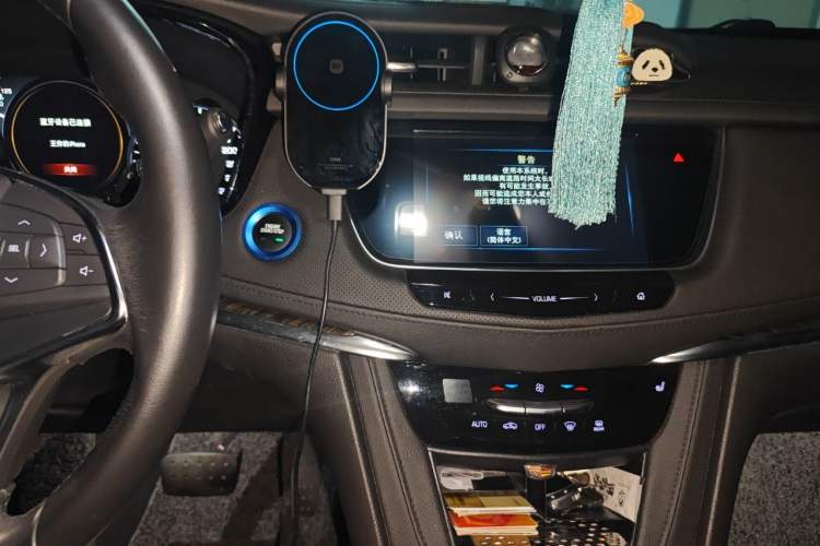 Used Cadillac XT5 2018 25T Luxury Model Audio And AC Panel