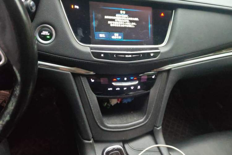 Used Cadillac XT5 2018 28T Four-Wheel Drive Luxury Model Audio And AC Panel