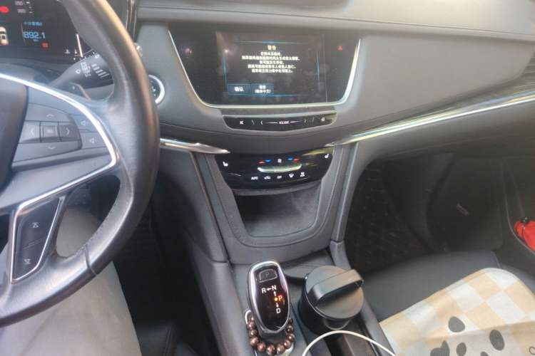 Used Cadillac XT5 2018 28E Four-Wheel Drive Tech Version Audio And AC Panel