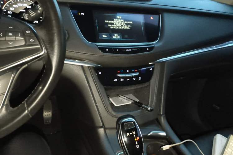 Used Cadillac XT5 2018 25T Luxury Model Audio And AC Panel