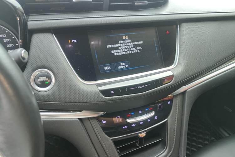 Used Cadillac XT5 2018 25T Luxury Model Audio And AC Panel