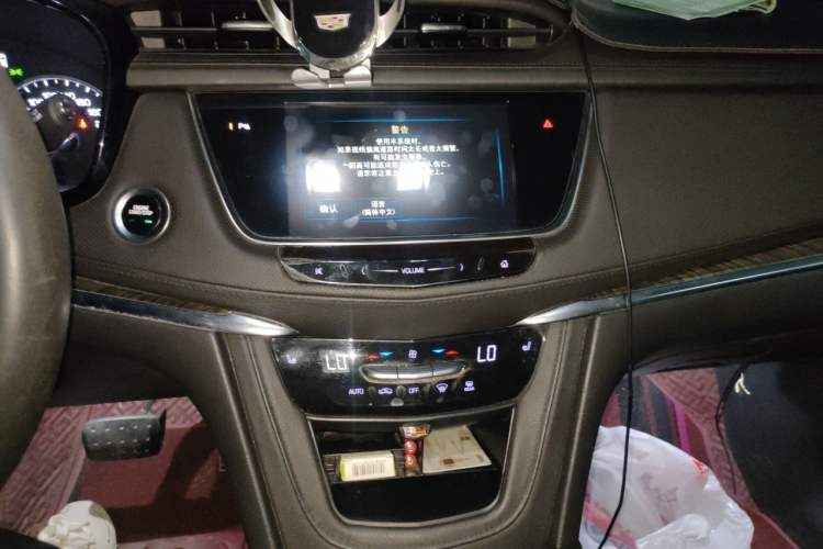Used Cadillac XT5 2018 25T Luxury Model Audio And AC Panel
