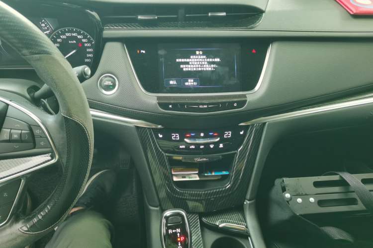 Used Cadillac XT5 2018 28T Four-Wheel Drive Luxury Model Audio And AC Panel
