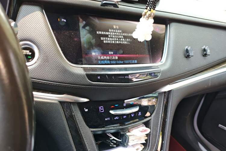 Used Cadillac XT5 2018 25T Luxury Model Audio And AC Panel
