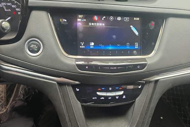 Used Cadillac XT5 2018 25T Tech Model Audio And AC Panel