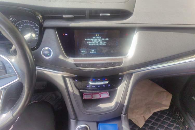 Used Cadillac XT5 2018 28T Four-Wheel Drive Luxury Model Audio And AC Panel