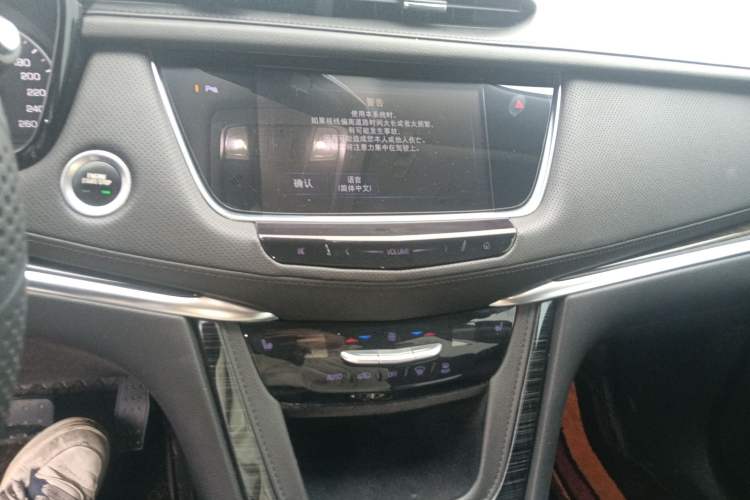 Used Cadillac XT5 2018 25T Luxury Model Audio And AC Panel