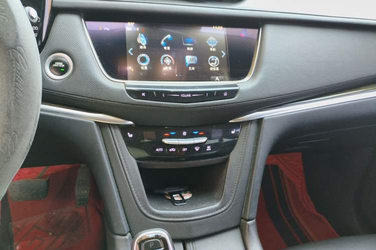 Used Cadillac XT5 2018 28T Four-Wheel Drive Luxury Model Audio And AC Panel