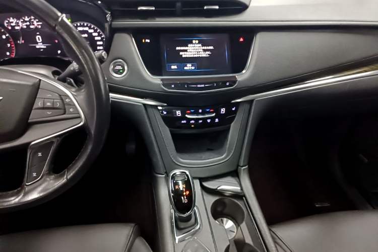 Used Cadillac XT5 2018 28T Four-Wheel Drive Luxury Model Audio And AC Panel