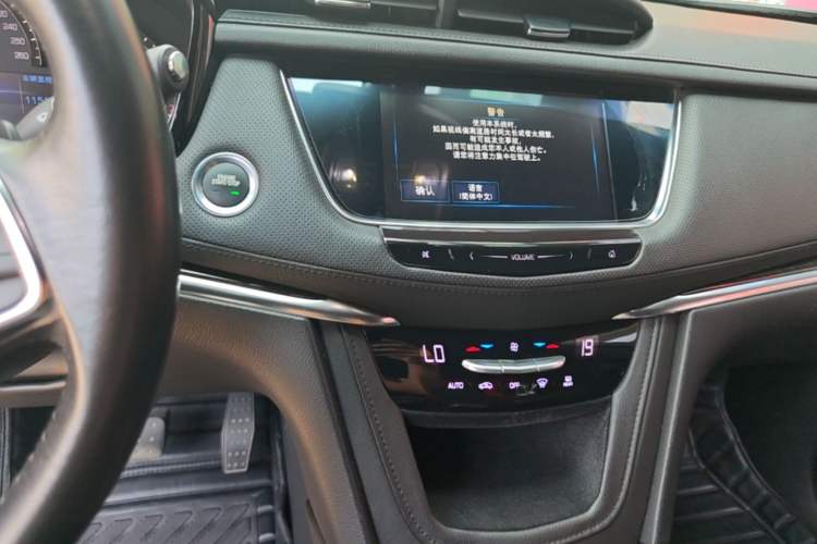 Used Cadillac XT5 2018 25T Tech Model Audio And AC Panel
