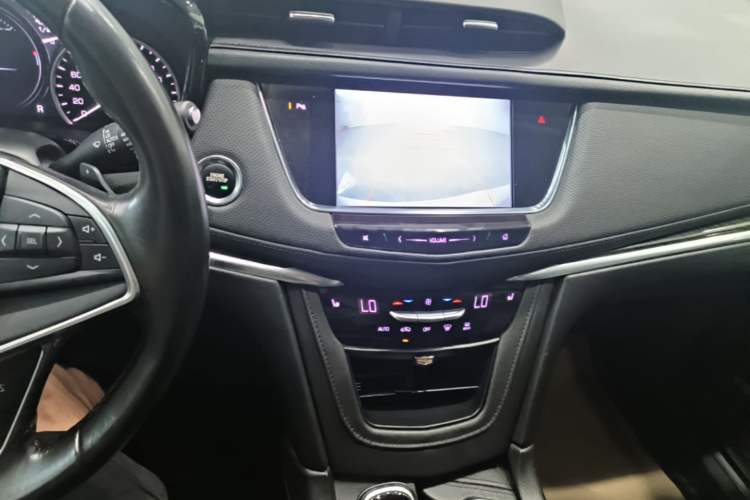 Used Cadillac XT5 2018 25T Luxury Model Audio And AC Panel