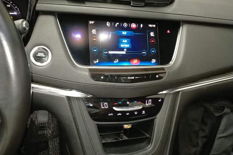 Used Cadillac XT5 2018 28E Four-Wheel Drive Tech Version Audio And AC Panel