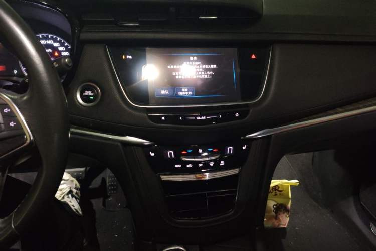 Used Cadillac XT5 2018 25T Luxury Model Audio And AC Panel