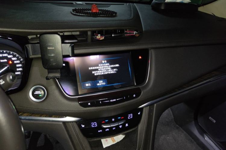 Used Cadillac XT5 2018 28T Four-Wheel Drive Luxury Model Audio And AC Panel