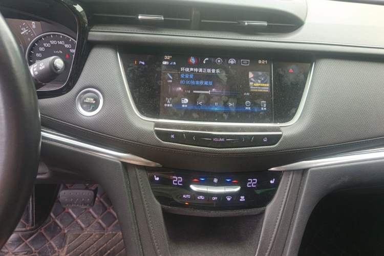 Used Cadillac XT5 2018 25T Luxury Model Audio And AC Panel