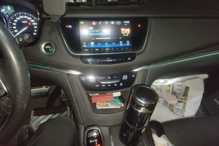 Used Cadillac XT5 2018 25T Luxury Model Audio And AC Panel