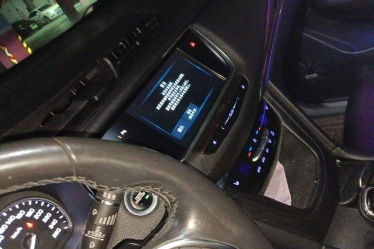 Used Cadillac XT5 2018 28T Four-Wheel Drive Luxury Model Audio And AC Panel