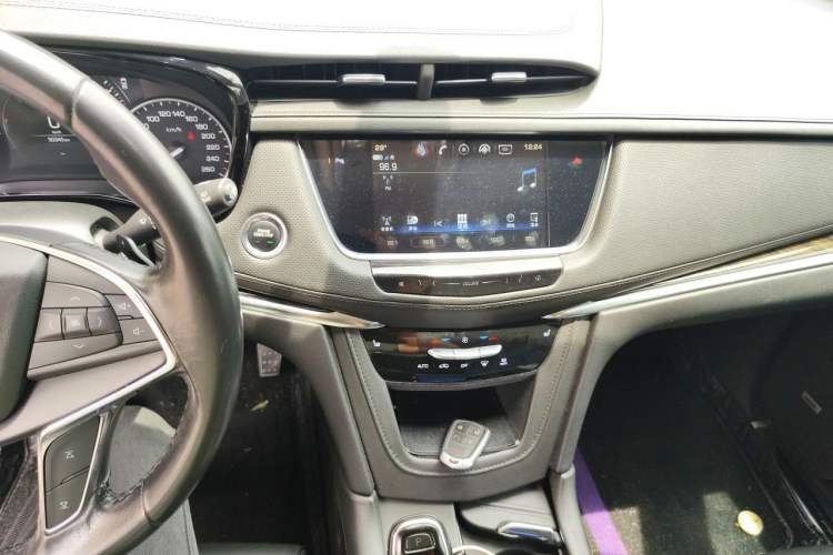 Used Cadillac XT5 2018 25T Luxury Model Audio And AC Panel