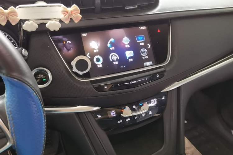 Used Cadillac XT5 2018 25T Luxury Model Audio And AC Panel