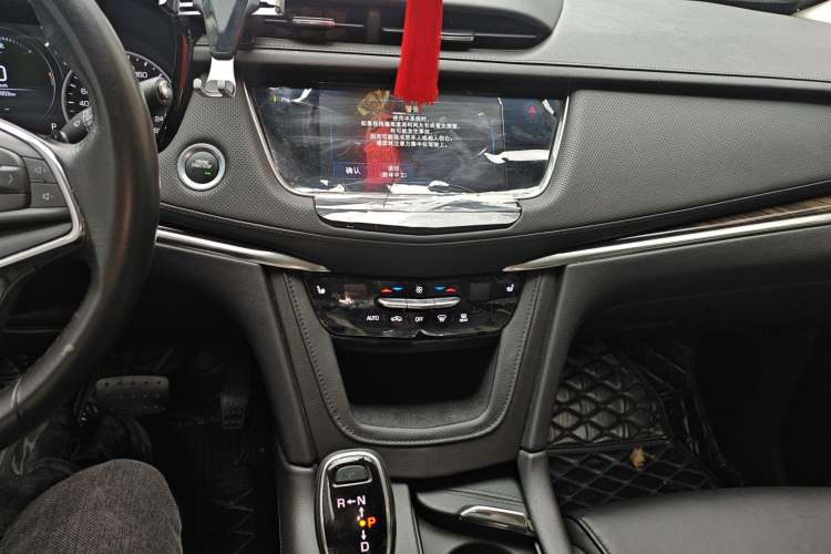 Used Cadillac XT5 2018 25T Luxury Model Audio And AC Panel