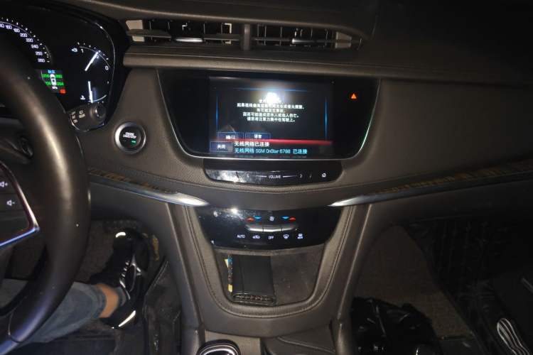 Used Cadillac XT5 2018 25T Tech Model Audio And AC Panel