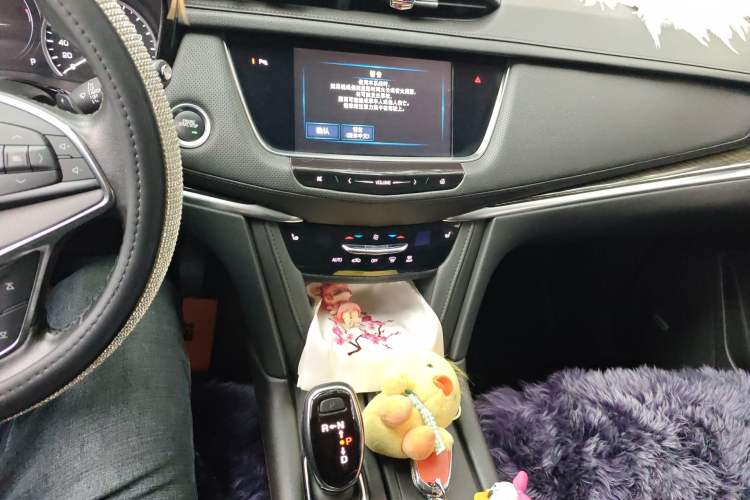 Used Cadillac XT5 2018 28T Four-Wheel Drive Luxury Model Audio And AC Panel