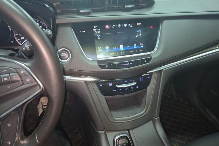 Used Cadillac XT5 2018 25T Luxury Model Audio And AC Panel