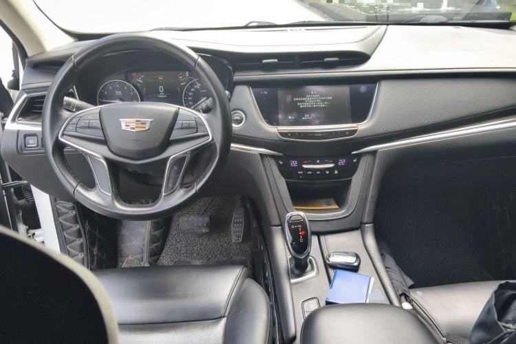 Used Cadillac XT5 2018 25T Luxury Model Center Console