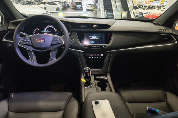 Used Cadillac XT5 2018 25T Tech Model Center Console